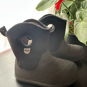 Neoprene & Rubber Kids Black Boots w/ Handles